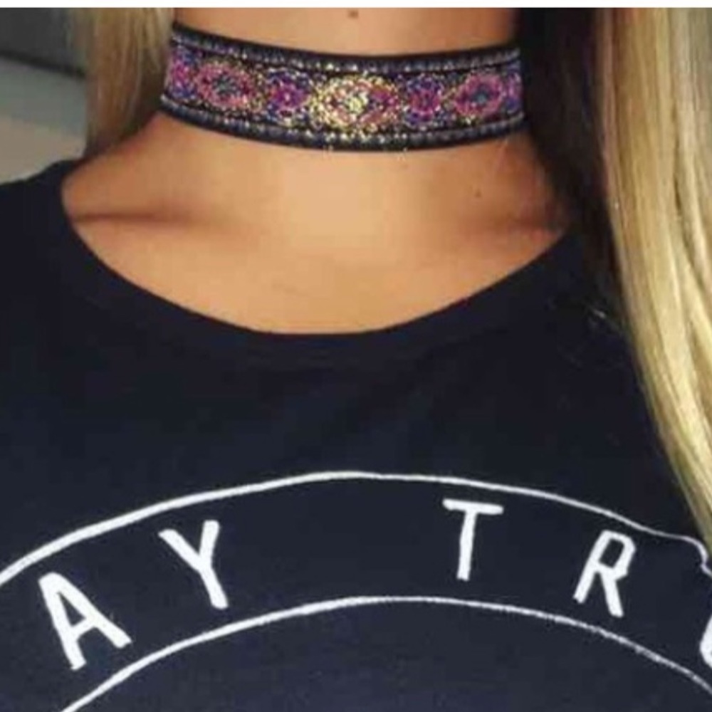 3/$20 💚 bundle of 3 choker necklaces
